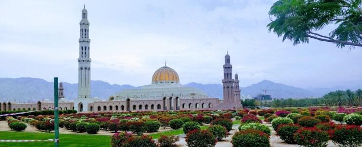 Pay a Visit to Sultan Qaboos Grand Mosque 